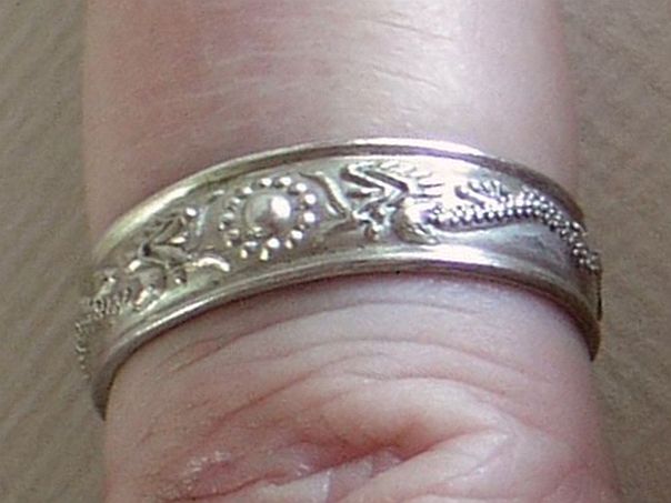 Ring with two dragons chasing the ‘flaming pearl’ – (8818)